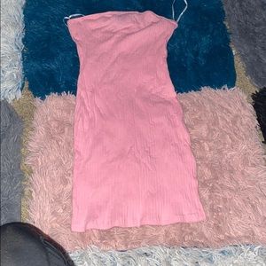 Sleeveless pink body on dress